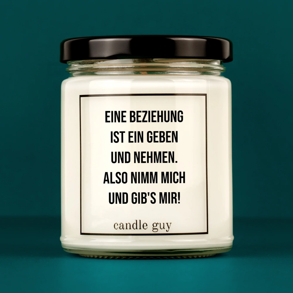 Kerze mit Spruch | Eine Beziehung ist ein Geben und Nehmen. Also nimm mich und gib's mir! | Farbe Weiß
