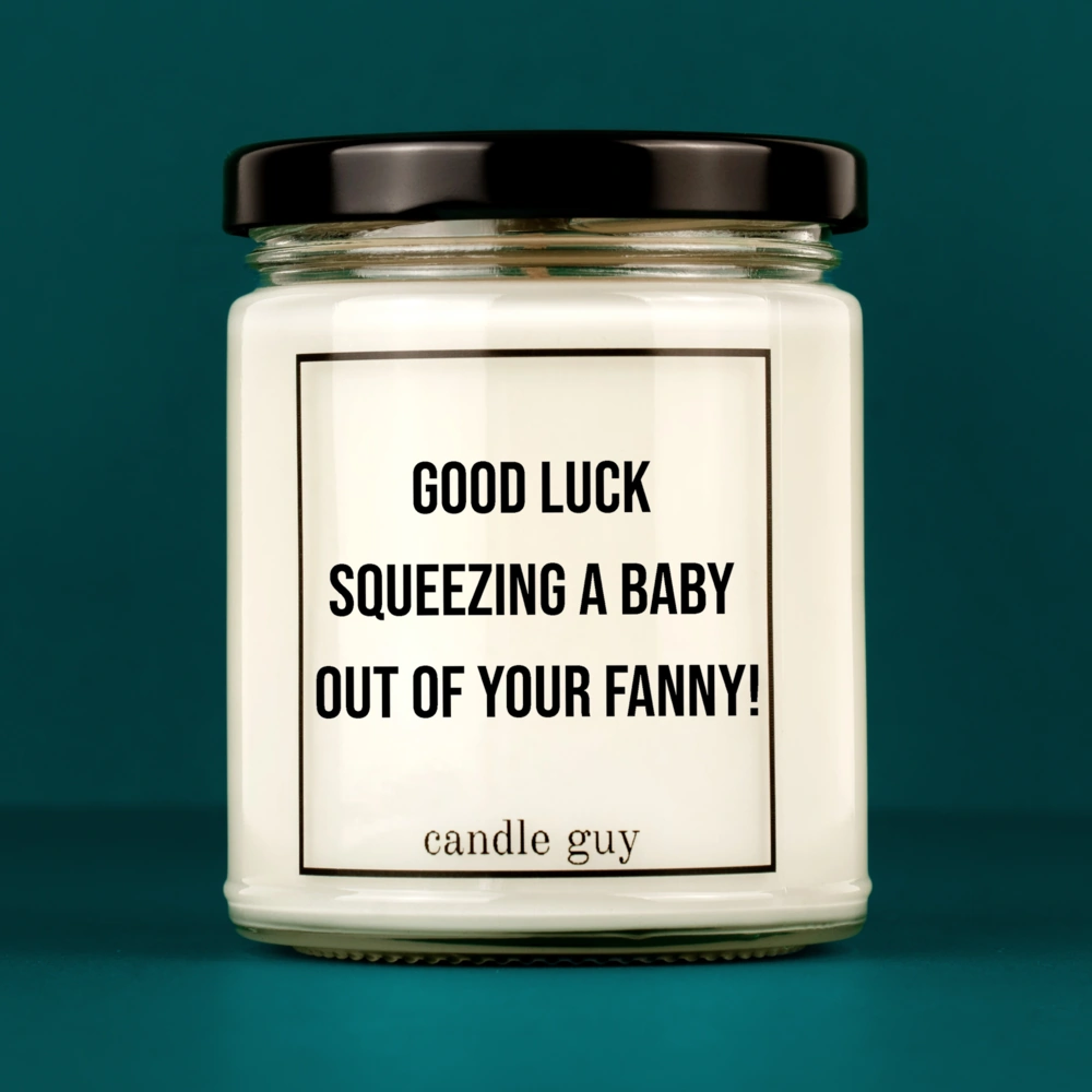 Kerze mit Spruch | Good luck squeezing a baby out of your fanny! | Farbe Weiß
