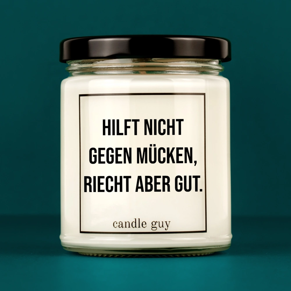 Kerze mit Spruch | Hilft nicht gegen Mücken, riecht aber gut. | Farbe Weiß