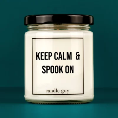 candle guy Spruch Kerze: Keep calm & spook on – minimalistisch im Design, stark in der Aussage