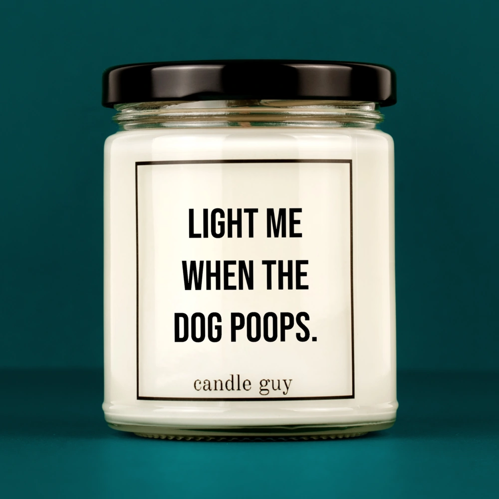 Kerze mit Spruch | Light me when the dog poops. | Farbe Weiß