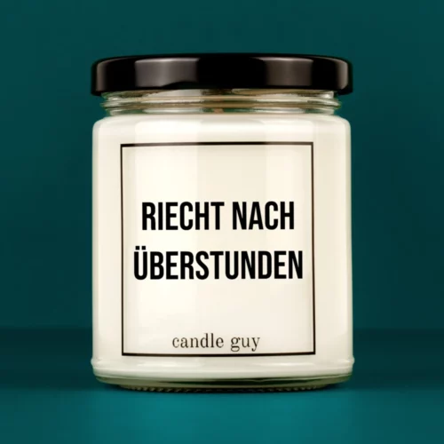 candle guy Spruch Kerze: Riecht nach Überstunden – minimalistisch im Design, stark in der Aussage