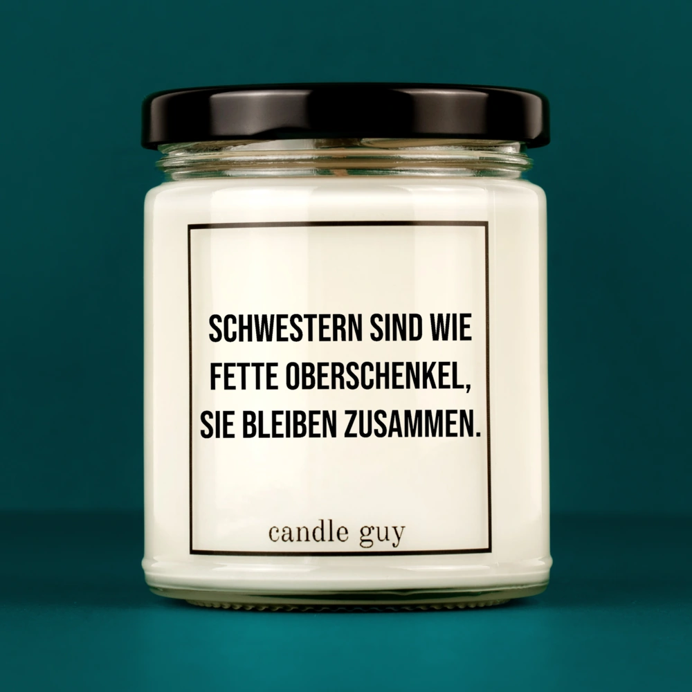 Kerze mit Spruch | Schwestern sind wie fette Oberschenkel, sie bleiben zusammen. | Farbe Weiß