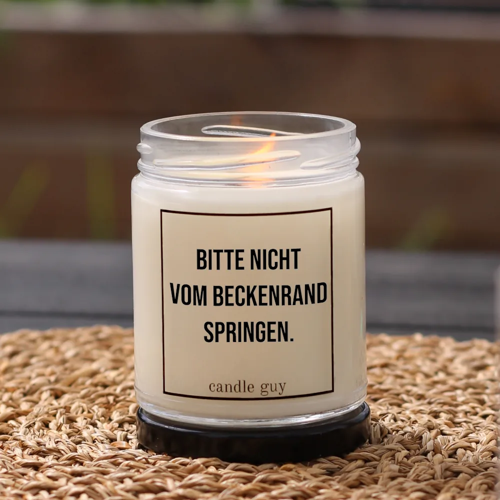 Brennende Citronella Kerze Bitte nicht vom Beckenrand springen.