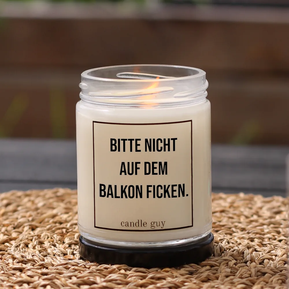 Brennende Citronella Kerze Bitte nicht auf dem Balkon ficken.