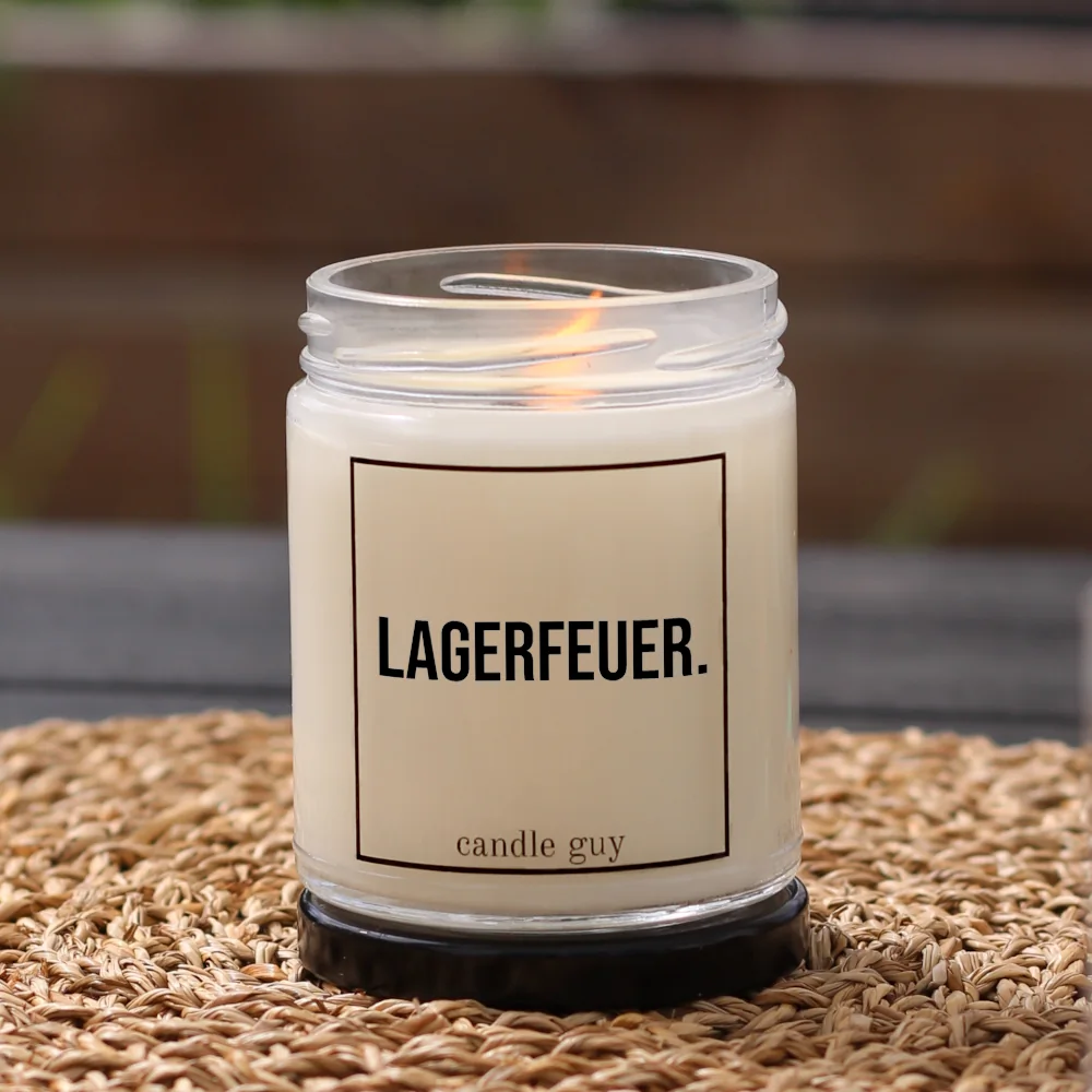 Brennende Citronella Kerze Lagerfeuer.