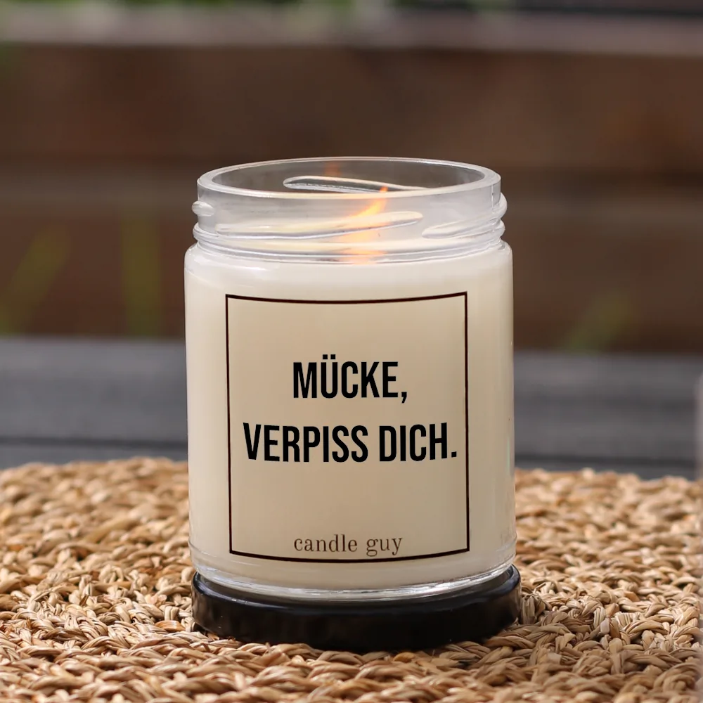 Brennende Citronella Kerze Mücke, verpiss Dich.