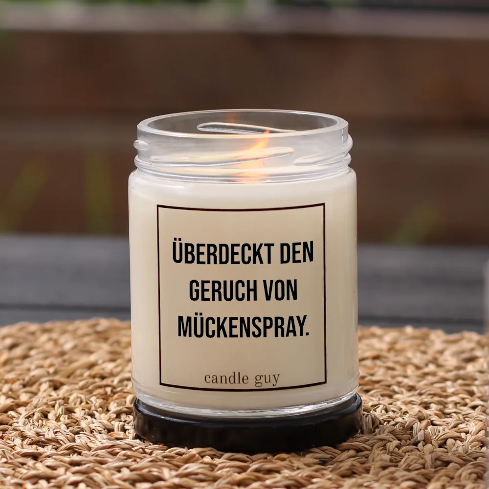 Brennende Citronella Kerze Überdeckt den Geruch von Mückenspray.