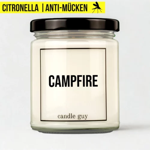 Citronella Kerze mit dem Spruch „Campfire“ im weißen Glas mit schwarzem Deckel – Studioaufnahme
