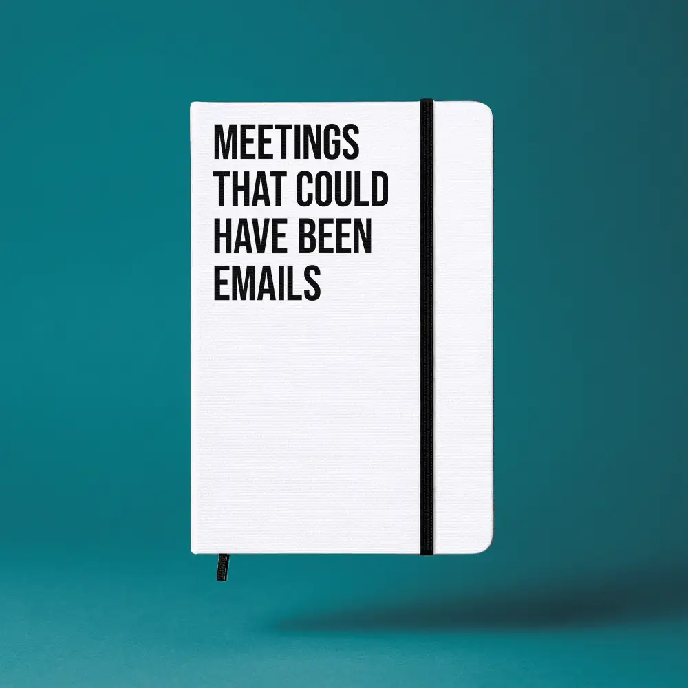 Notizbuch mit Aufdruck „MEETINGS THAT COULD HAVE BEEN EMAILS” – A5 Hardcover mit Gummiband