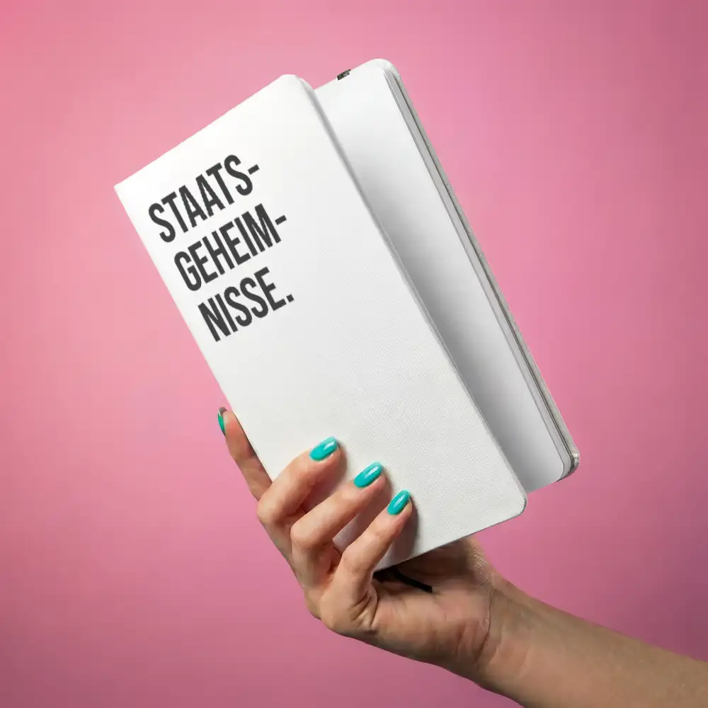 Notizbuch mit Aufdruck „STAATSGEHEIMNISSE” – A5 Hardcover mit Gummiband
