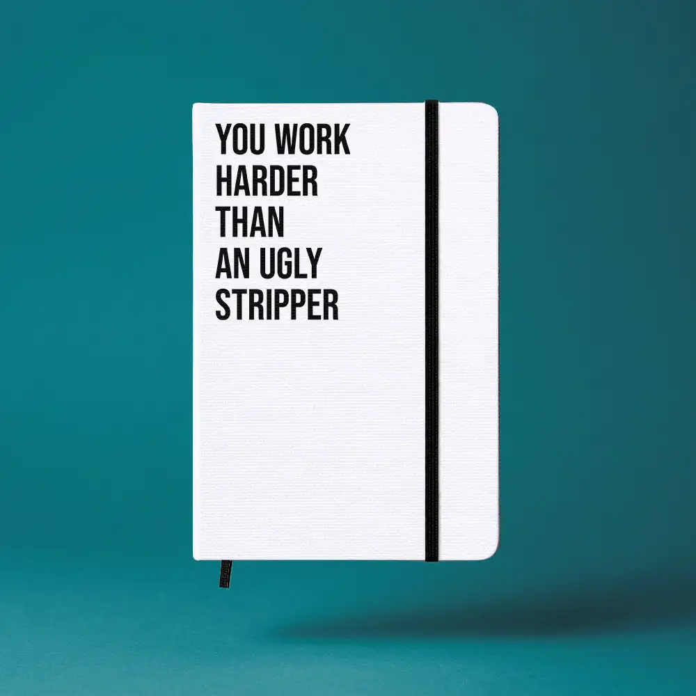 Notizbuch mit Aufdruck „YOU WORK HARDER THAN AN UGLY STRIPPER” – A5 Hardcover mit Gummiband