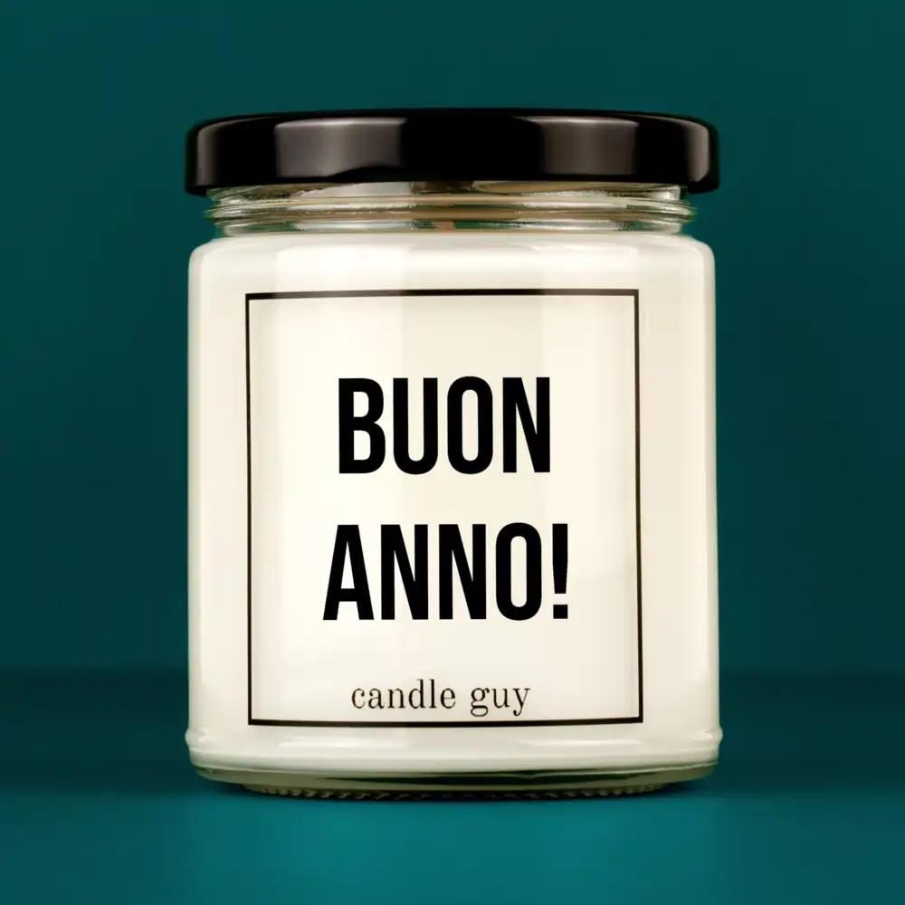 candle guy Spruch Kerze: Buon anno! – minimalistisch im Design, stark in der Aussage